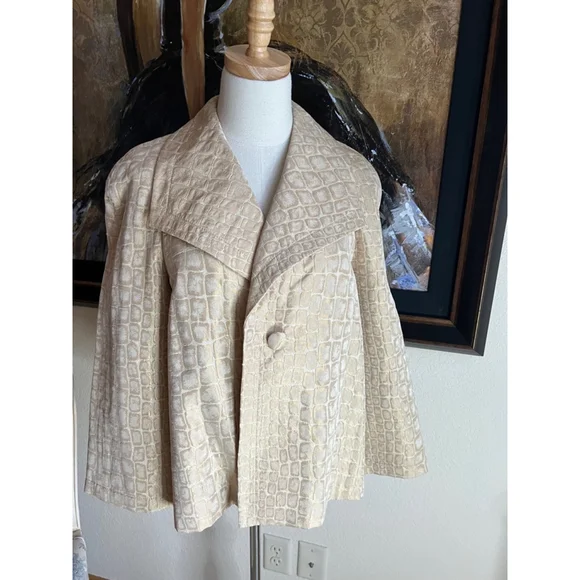 Women's St. John Collection Tan/Gold Jacket, Size 10, Beige - Picture 4 of 6